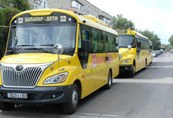 100 школьных автобусов приобретут в этом году в Алматы