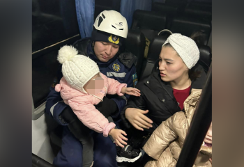 Спасатели Туркестанской области помогли транспортировать ребенка в горном селе