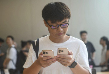 Apple urged to withdraw 'out of control' AI news alerts