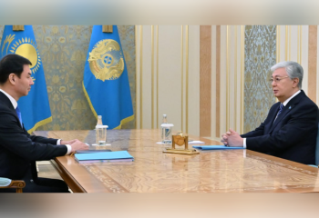 Head of State holds meeting with 1st Deputy Chief of Presidential Executive Office