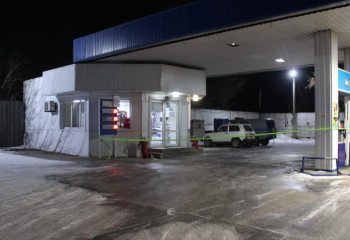 Мужчина закрыл лицо шарфом и угрожая ножом ограбил заправку в Костанайской области