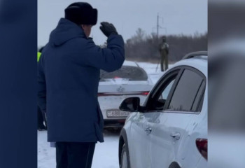 В ВКО полицейские оказали помощь на трассе более 300 водителям