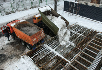 В Алматы начал работу первый снегоплавильный пункт