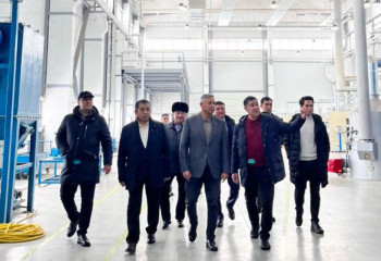 Мәжіліс депутаты Талдықорғандағы өнеркәсіптік аккумулятор зауытында болды