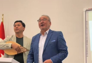 Нұрлан Өнербаев Түркиядағы қазақтарды әнімен жылатты