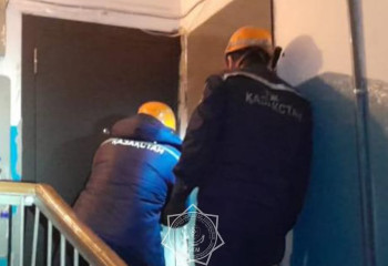 Трое детей остались запертыми в квартире в Западно-Казахстанской области