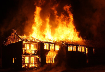 Танымал актриса өз үйінде тірідей жанып кетті