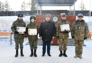 Көкшетауда күдіктіні ұстаған Ұлттық ұлан қызметшілері марапатталды