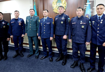 Участники тушения пожара в КБТУ Алматы получили награды