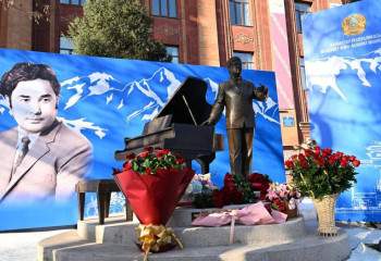 Алматыда Ермек Серкебаев ескерткіші ашылды