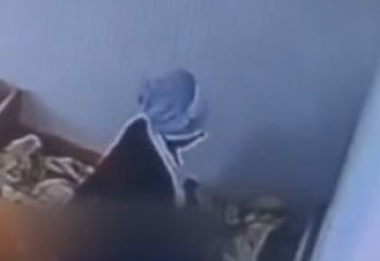 Екібастұзда тәрбиеші баланы көрпемен тұншықтырған