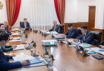 Olzhas Bektenov holds meeting on affordable housing
