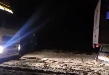 Маңғыстау облысында Түрікменстаннан келген жүк көліктері балшыққа батып қалған