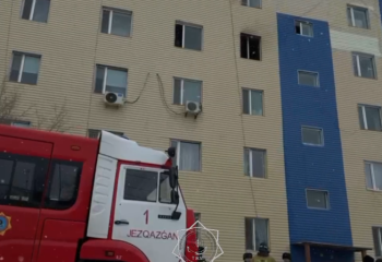 В Жезказгане горела многоэтажка