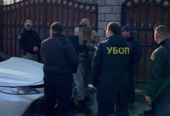 Блогера задержали по подозрению в вымогательстве 10 млн тенге у предпринимателя в  Жетысу