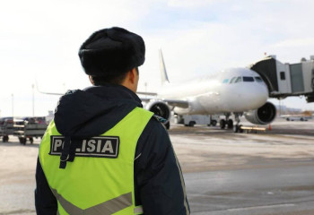 Гражданина Китая оштрафовали за плевки в аэропорту Алматы