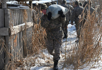 Десантники предотвратили подтопление села в Алматинской области