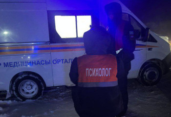 Спасатели МЧС оказали психологическую помощь пострадавшим на трассах Карагандинской области