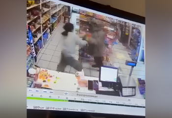 Вооруженный ножом мужчина убил молодую женщину-продавца в Сарани