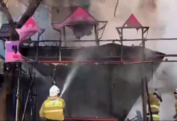 В Шымкенте пожар охватил парк аттракционов