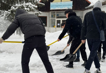 Молодежь Алматы поддержала коммунальщиков мегаполиса в снегопад