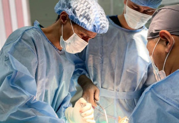 Атыраудағы ауруханада жамбас буынын протездеу операциясы жүргізілді