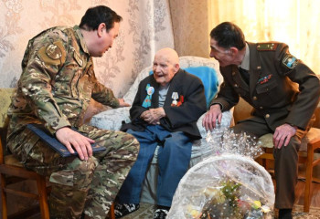 Әскери қызметшілер соғыс ардагерлерімен кездесті