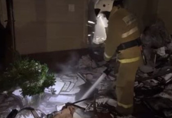 Шымкентте үй аумағында өрт шығып, 1,5 тонна қағаз жанып кетті