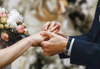 «Аптасына 2-3 рет ғана кездесесің». Қонақ некеге қалай тұруға болады?