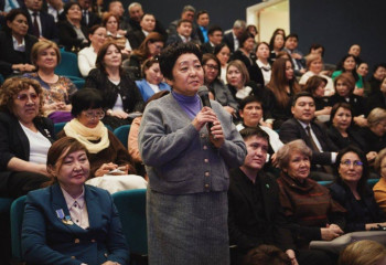 Министр елордалық білім беру ұйымдарының директорларымен кездесті