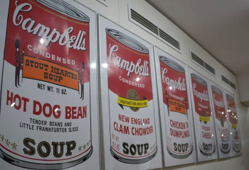 В Астане открылась выставка работ Энди Уорхола, Лихтенштейна и других легенд поп-арта