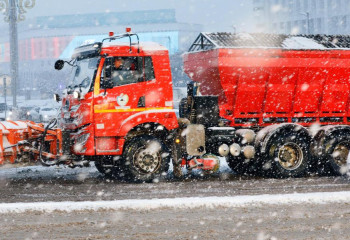 Снегопад в Алматы ухудшил дорожную обстановку