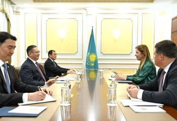 Kazakh FM receives European Union Ambassador