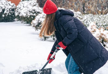 «Қар тазалаған»: Ақмола облысында үш баланың анасы көз жұмды