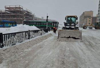 Более 1 800 единиц спецтехники вышли на дневную уборку снега в Астане