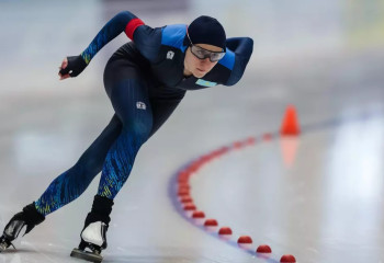 Конькобежка Алина Дауранова победила на Кубке мира в Италии