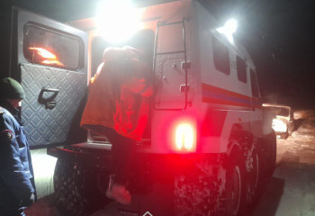 Застрявших в снежной буре людей на трассе в Карагандинской области эвакуировали спасатели