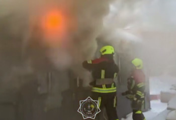 Огнеборцы МЧС Казахстана ликвидировали возгорание строительного контейнера