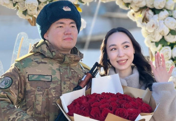 Ақтауда әскери ант қабылдаған сарбаз сүйіктісіне ұсыныс жасады