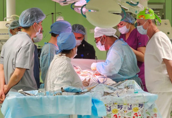 Редкие урологические операции провели казахстанским мальчикам хирурги из Великобритании