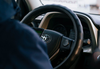 Көлікті 5 минуттан артық қыздырғаны үшін айыппұл салу заңда жоқ болып шықты