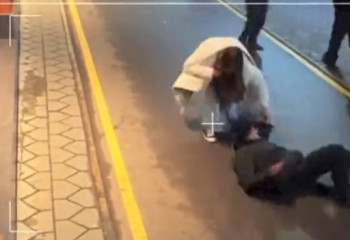 Алматинка-спортсменка уложила на асфальт парня, который пытался украсть ее сумку