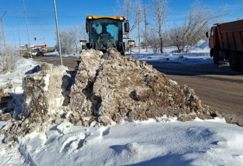 Астанада 2 600-ден астам жол жұмысшы қар күреуге жұмылдырылды