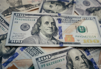 Нацбанк снизил комиссию за выкуп старых долларов США