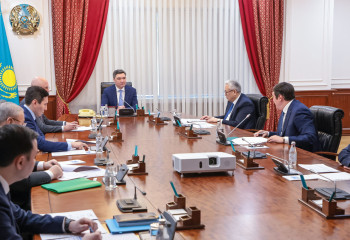 Kazakh PM holds nuclear power development meeting