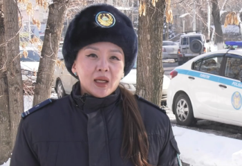Алматыда полицейлер толғағы қысқан әйелді перзентханаға шұғыл жеткізді