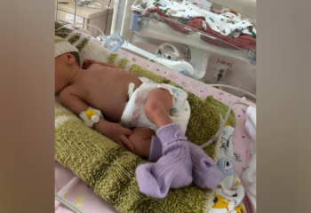 44 дня выхаживали врачи малыша, родившегося с весом меньше килограмма