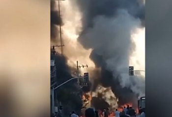 Бразилияда ұшақ жолаушылар автобусына құлады