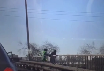 Оралда бойжеткен көпірден секірмек болған