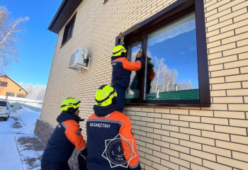 Спасатели МЧС пришли на помощь пятилетнему ребенку